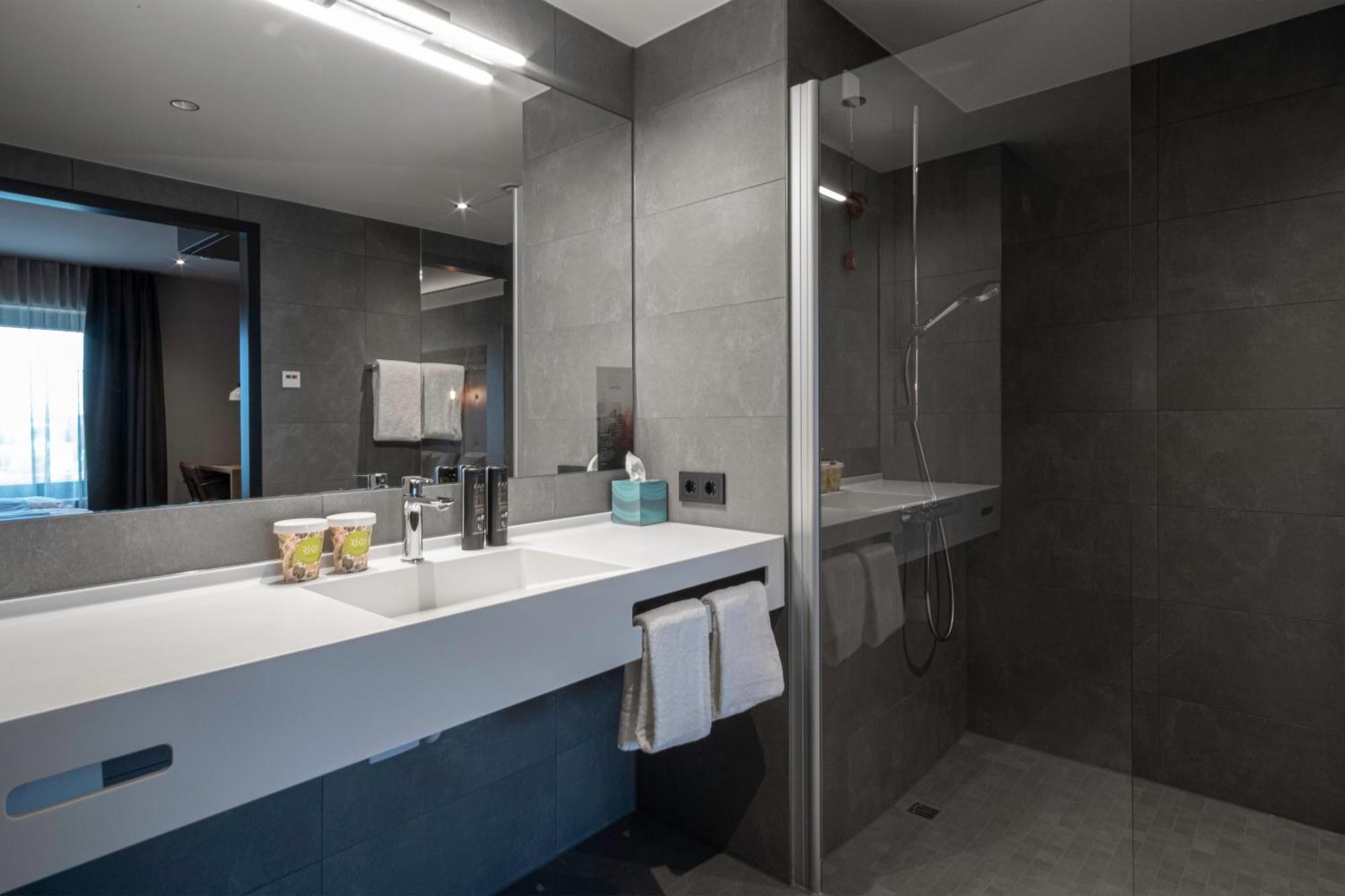 Riku Hotel รอยท์ลิงเงน ภายนอก รูปภาพ