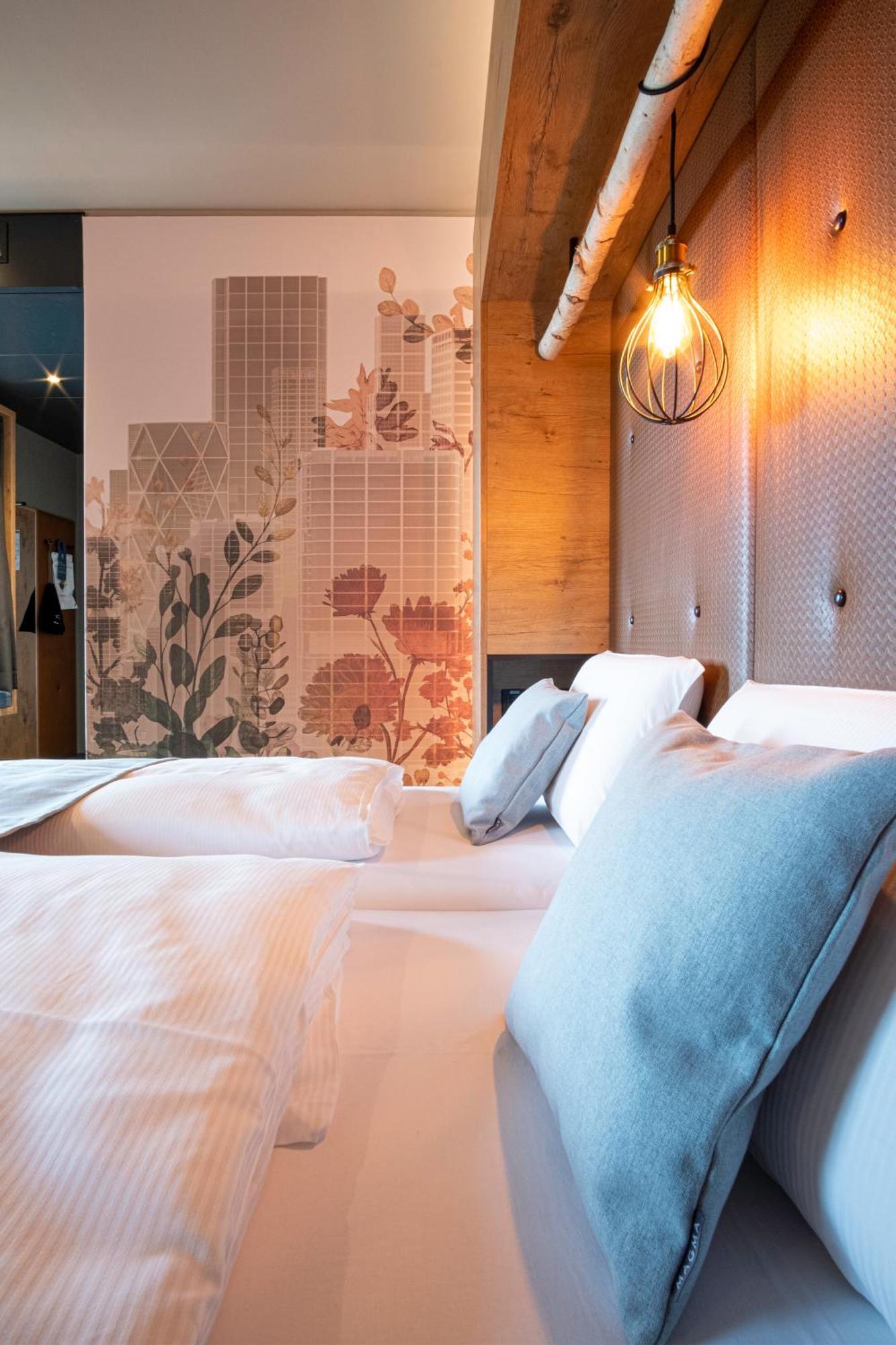Riku Hotel รอยท์ลิงเงน ภายนอก รูปภาพ
